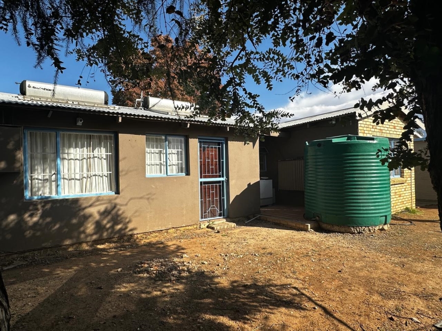 9 Bedroom Property for Sale in Brandwag Free State
